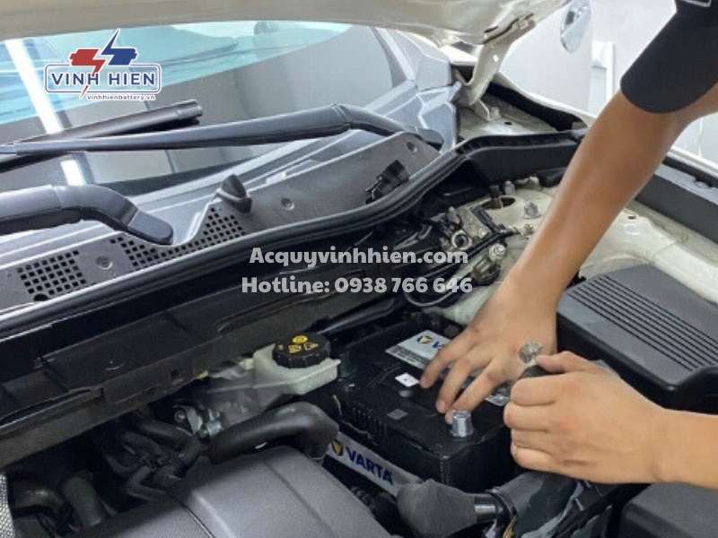 quy trinh thay ac quy xe audi a5 dung cach