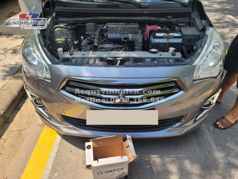 dau hieu ac quy mitsubishi attrage gap van de